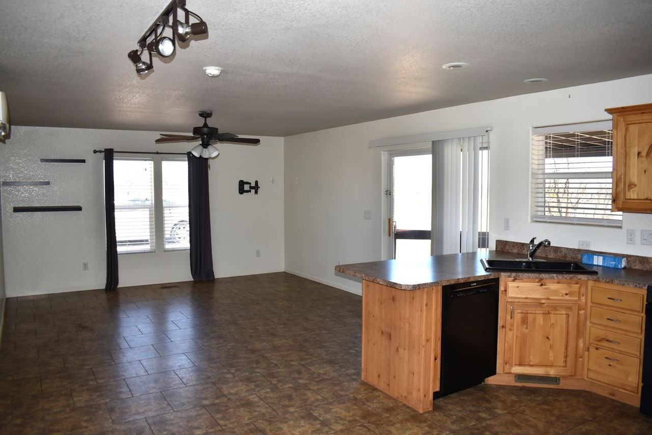 404 W Highway 82 - Photo 3 of 14