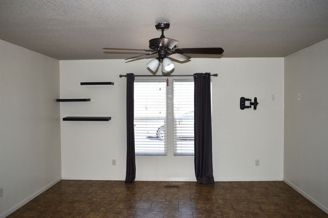 404 W Highway 82 - Photo 5 of 14