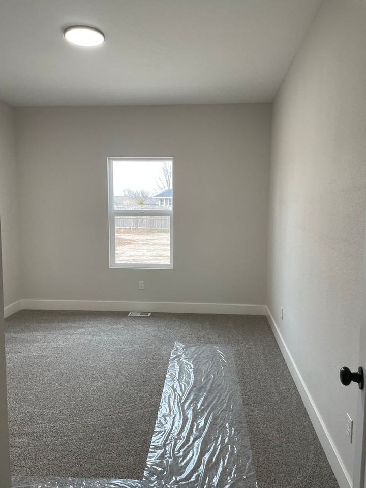 644 N Dean Ln - Photo 2 of 10