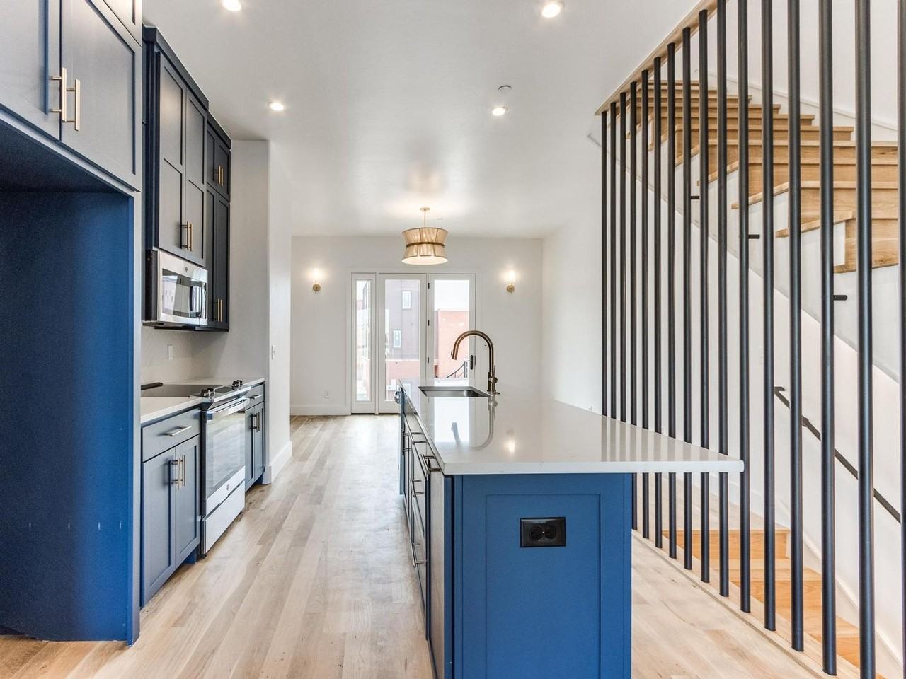 1705 Wheeler St - Photo 4 of 27