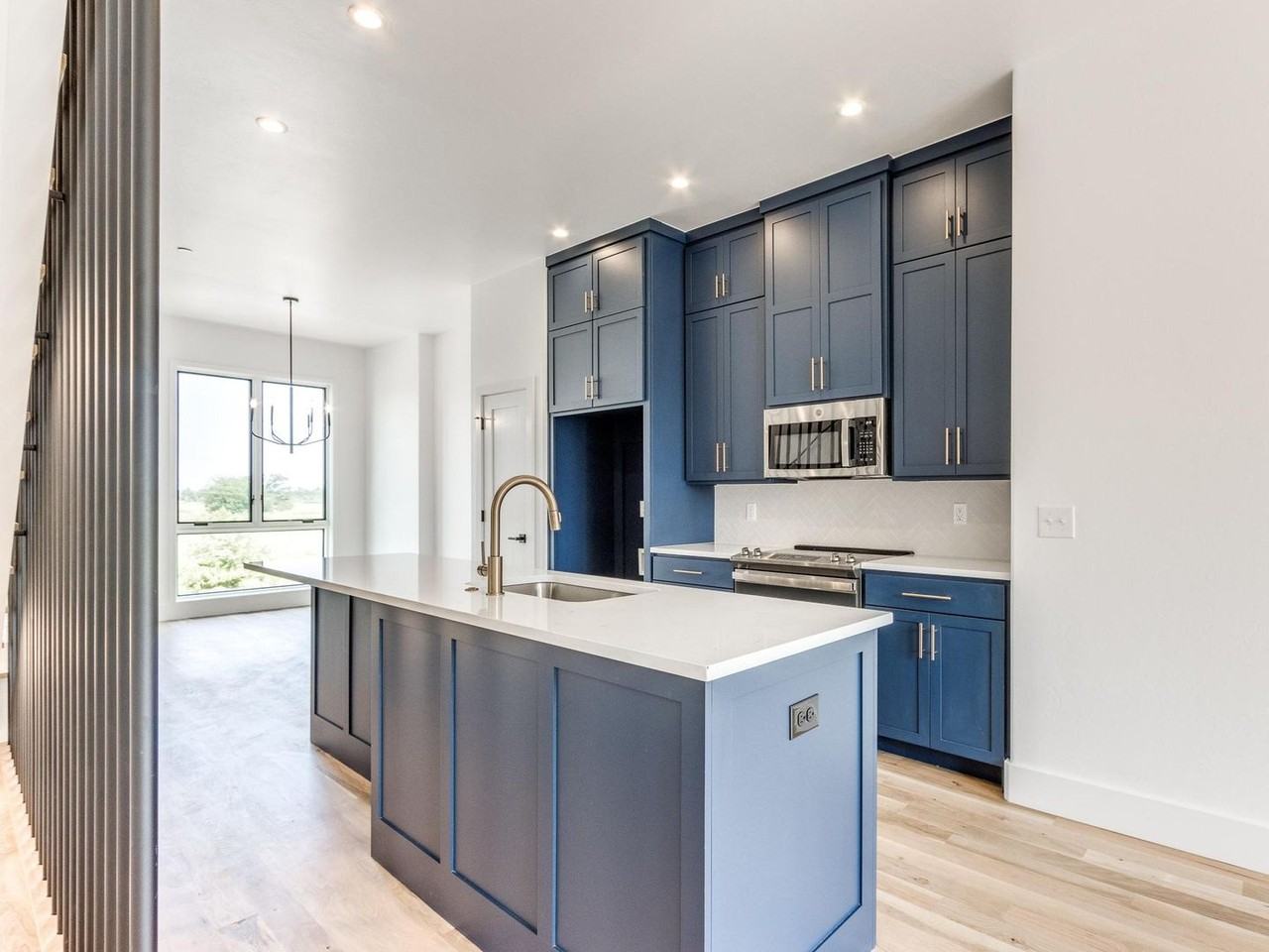 1705 Wheeler St - Photo 6 of 27
