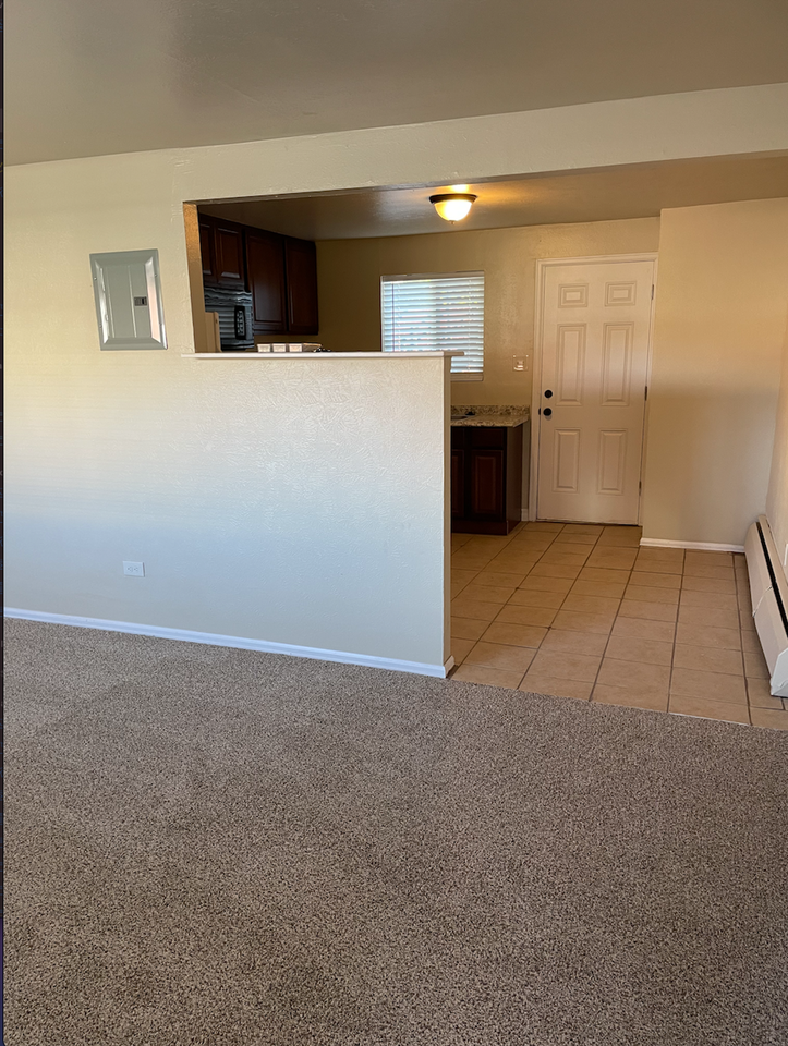 2 bedroom, 1 bath unit near historic Westminster - Photo 2 of 3