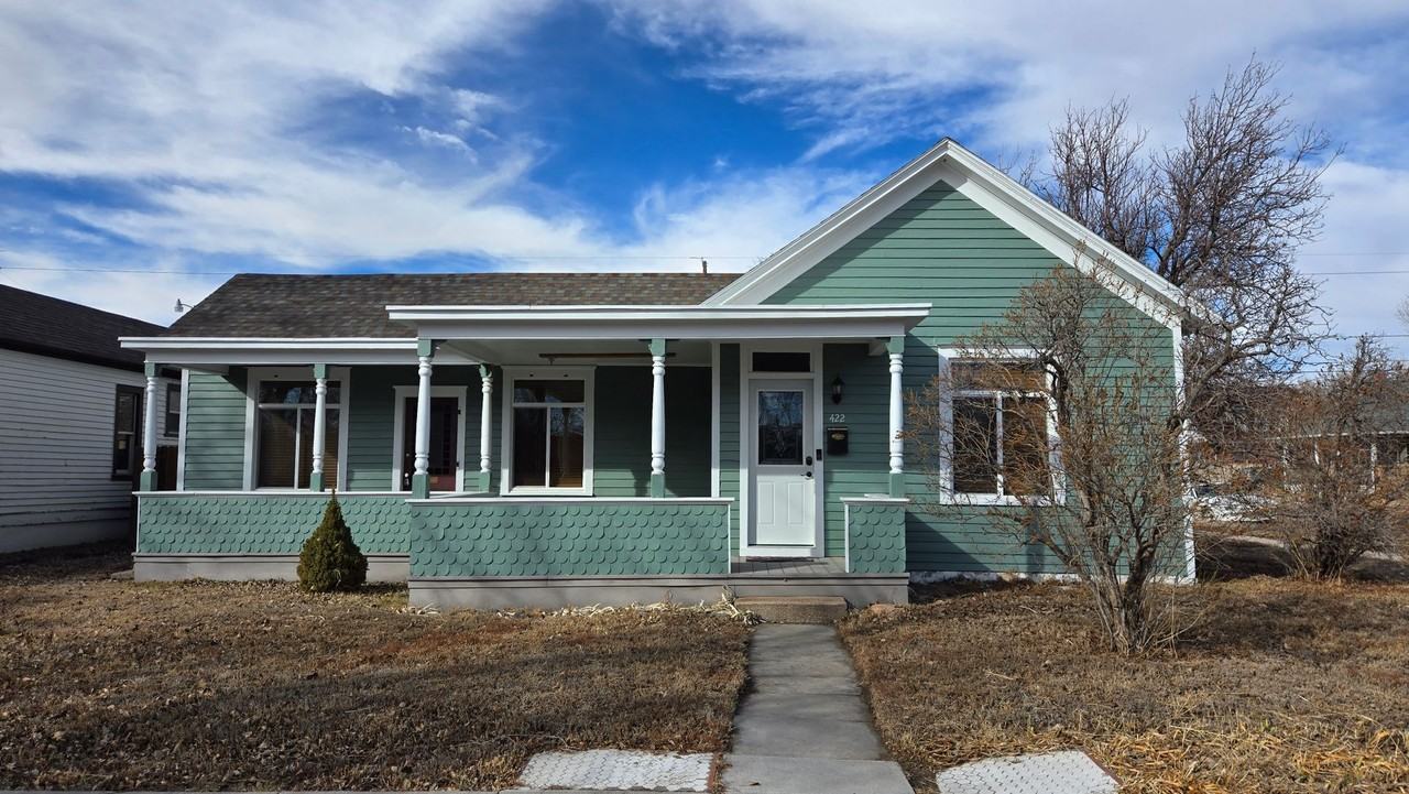 422 E 19th St - Photo 3 of 34