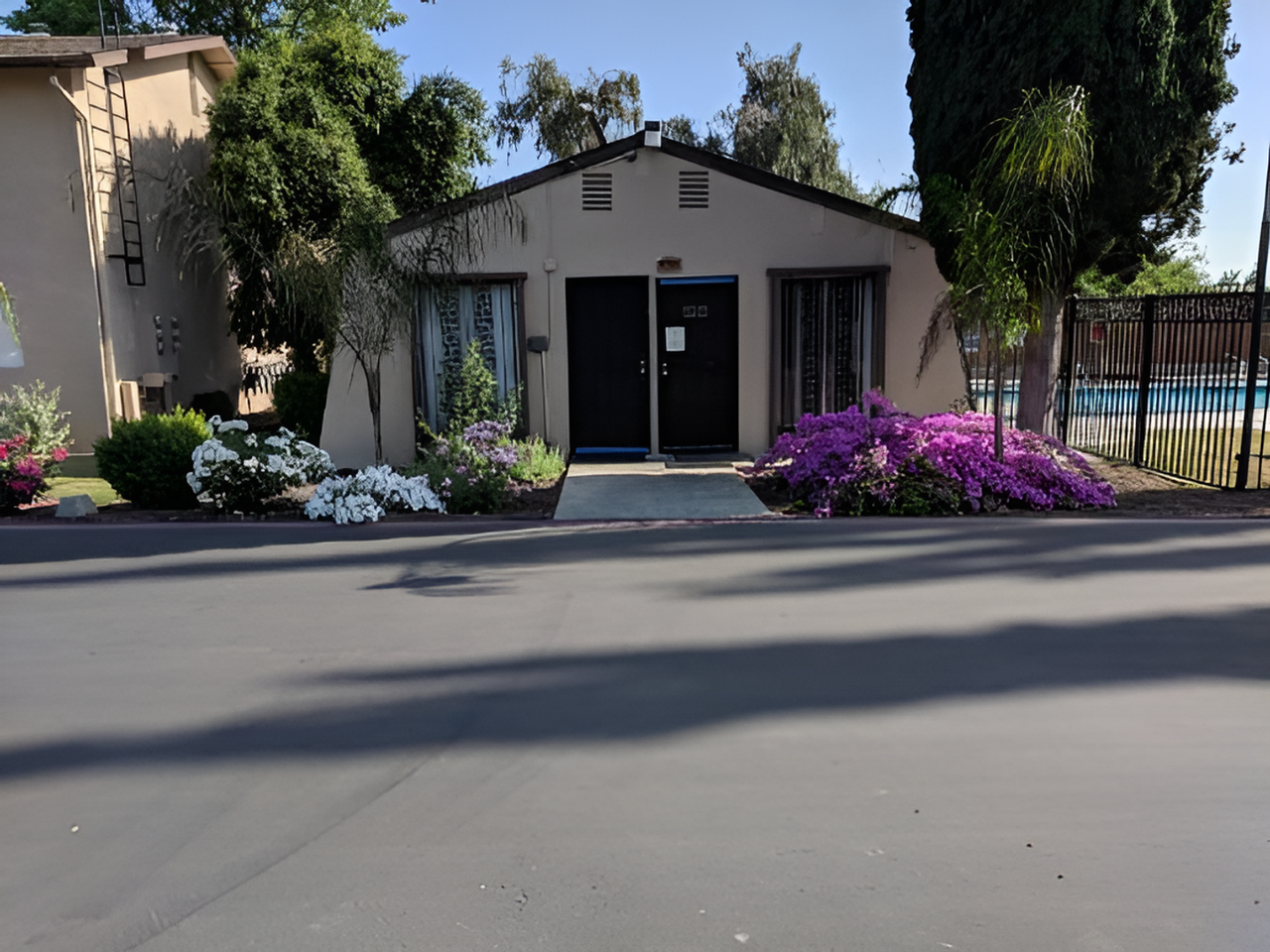 The Las Palmas Apartments - Photo 2 of 16