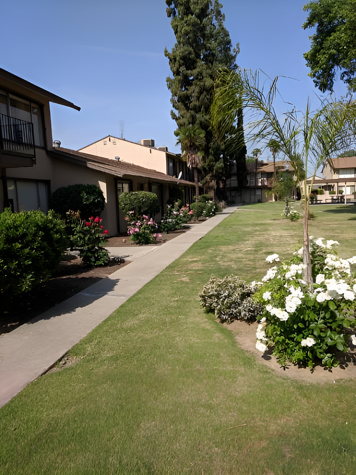 The Las Palmas Apartments - Photo 3 of 16