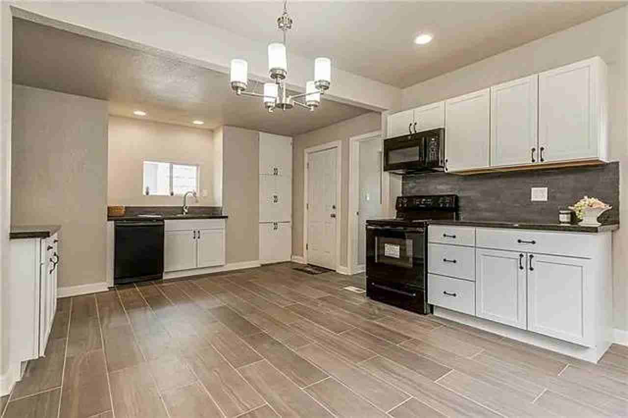 1003 Monroe Ave - Photo 3 of 8