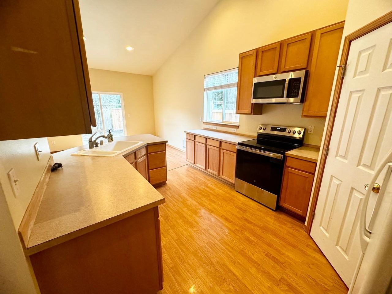 6427 Ne Pear St - Photo 3 of 16