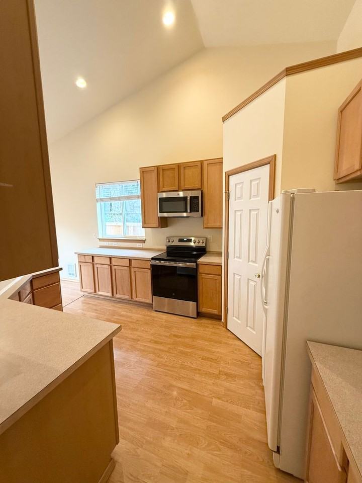 6427 Ne Pear St - Photo 4 of 16