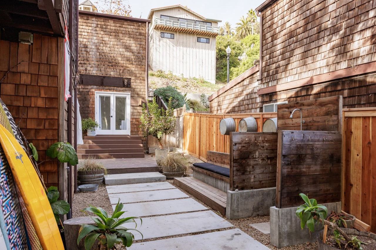 1437 Cerritos Dr - Photo 3 of 24