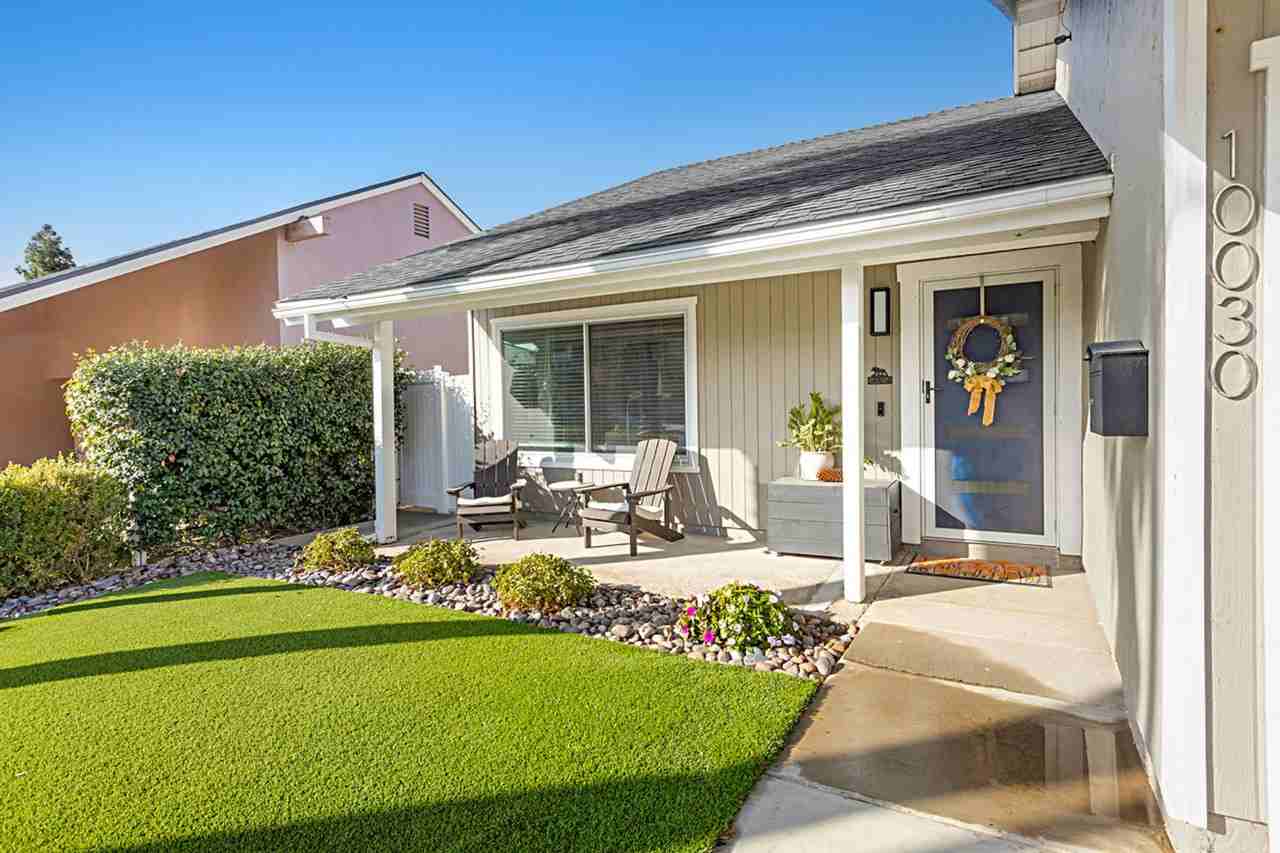 10030 Los Ranchitos Rd - Photo 2 of 20