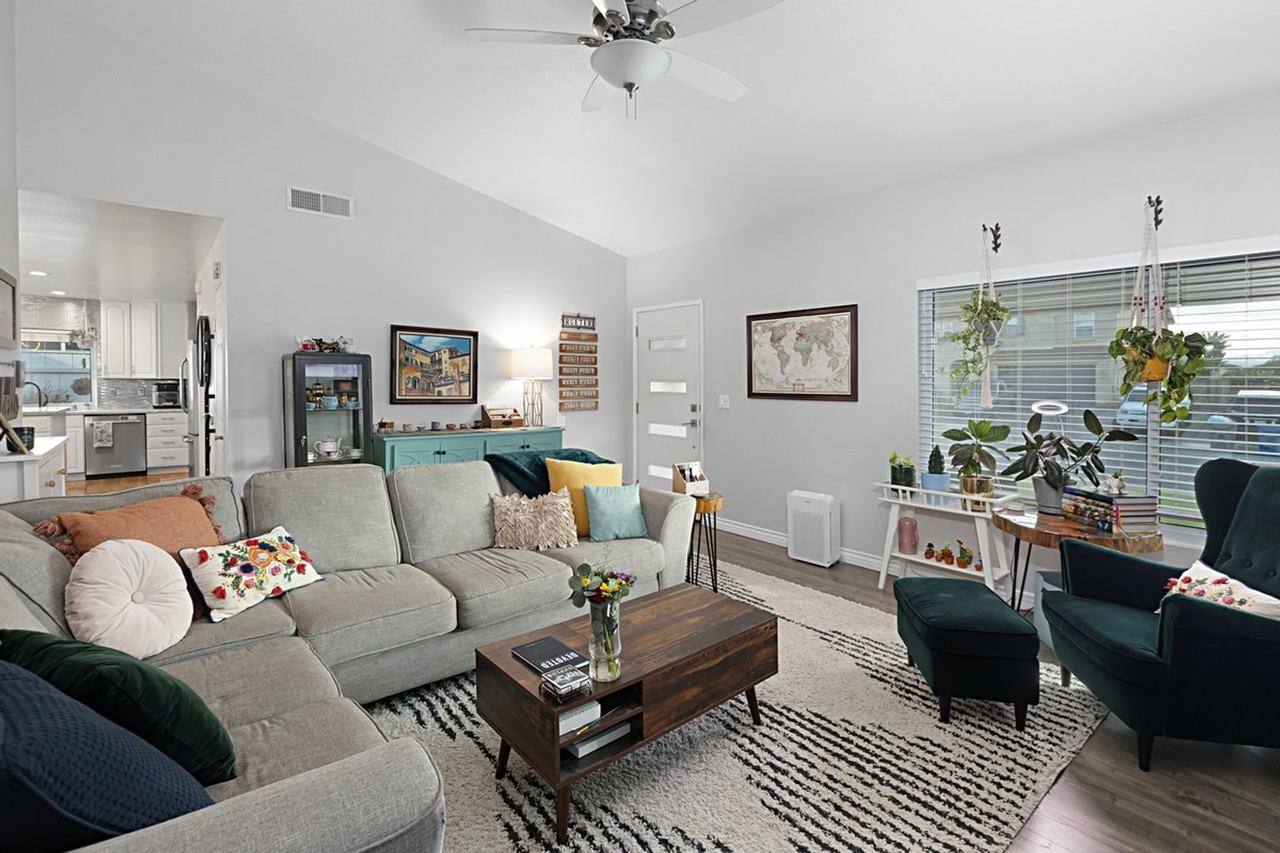 10030 Los Ranchitos Rd - Photo 4 of 20