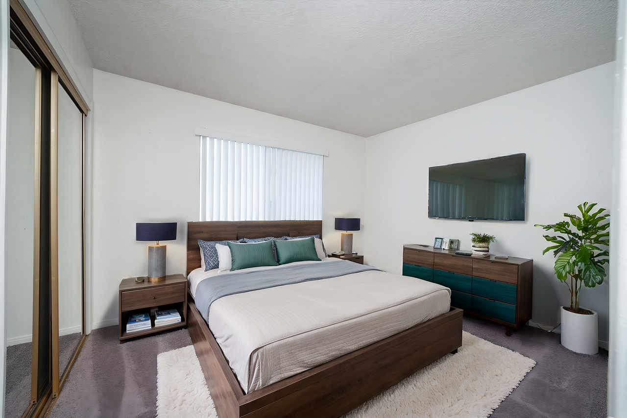 O Street Apartment - Photo 3 of 10