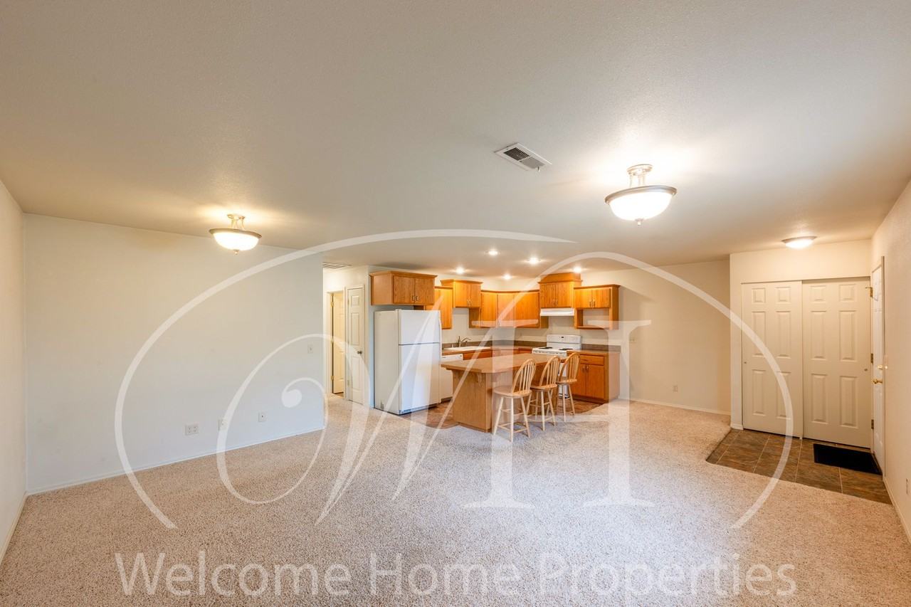 132 E Birch St - Photo 3 of 17