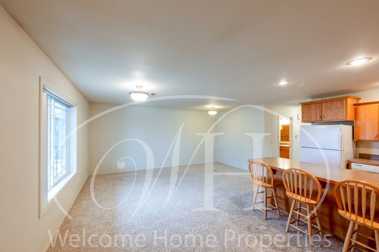 132 E Birch St - Photo 5 of 17