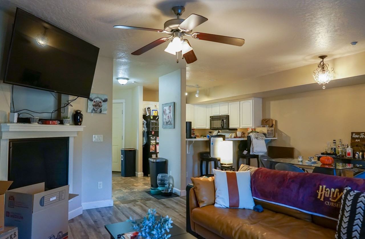 10592 N May Ln - Photo 3 of 18