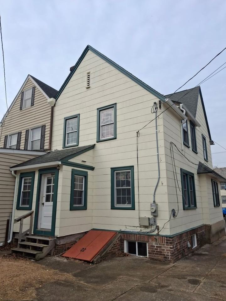 1610 Wilson Ave - Photo 2 of 23