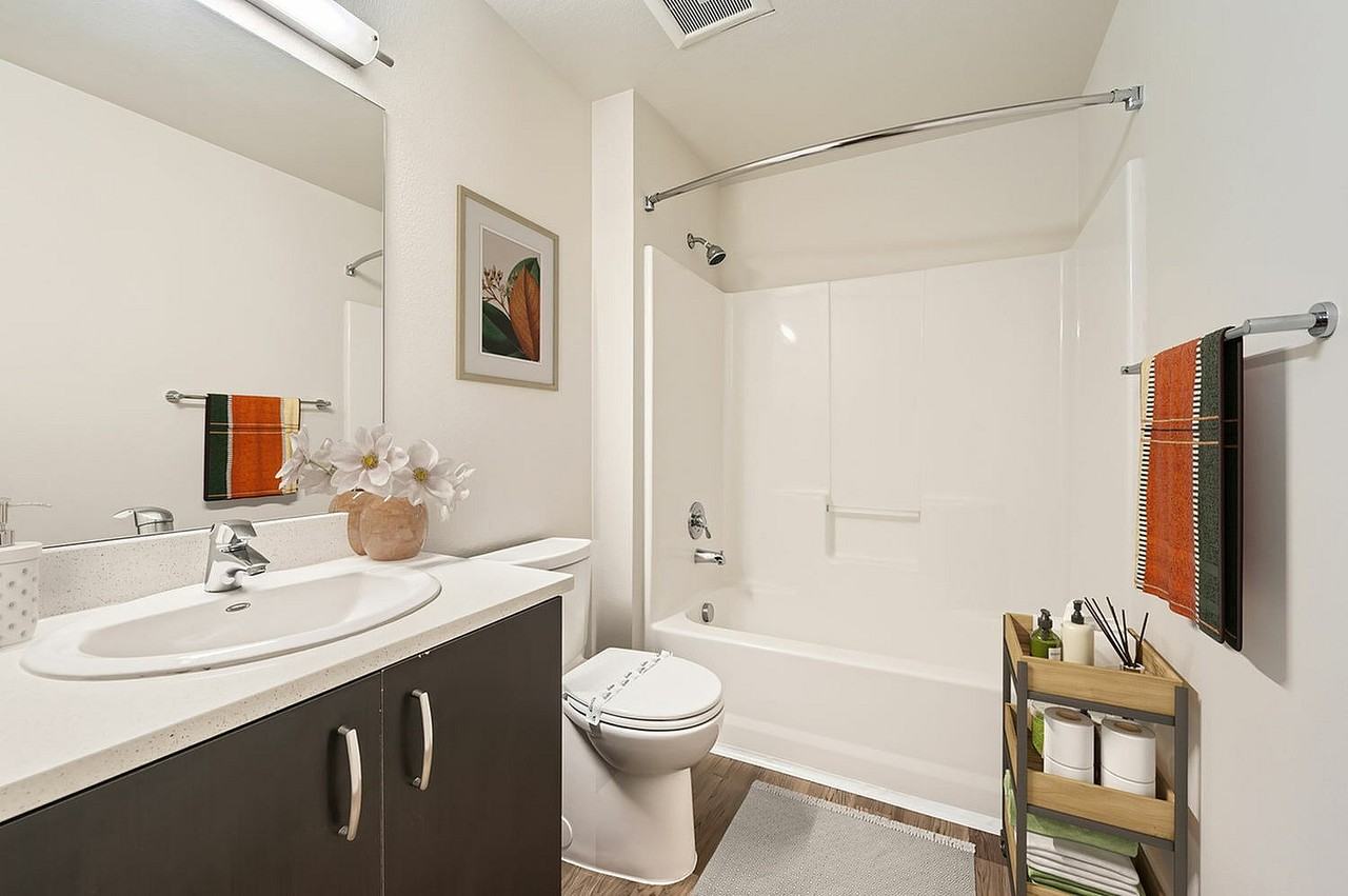 Hawthorne Twenty-Six - Photo 3 of 50