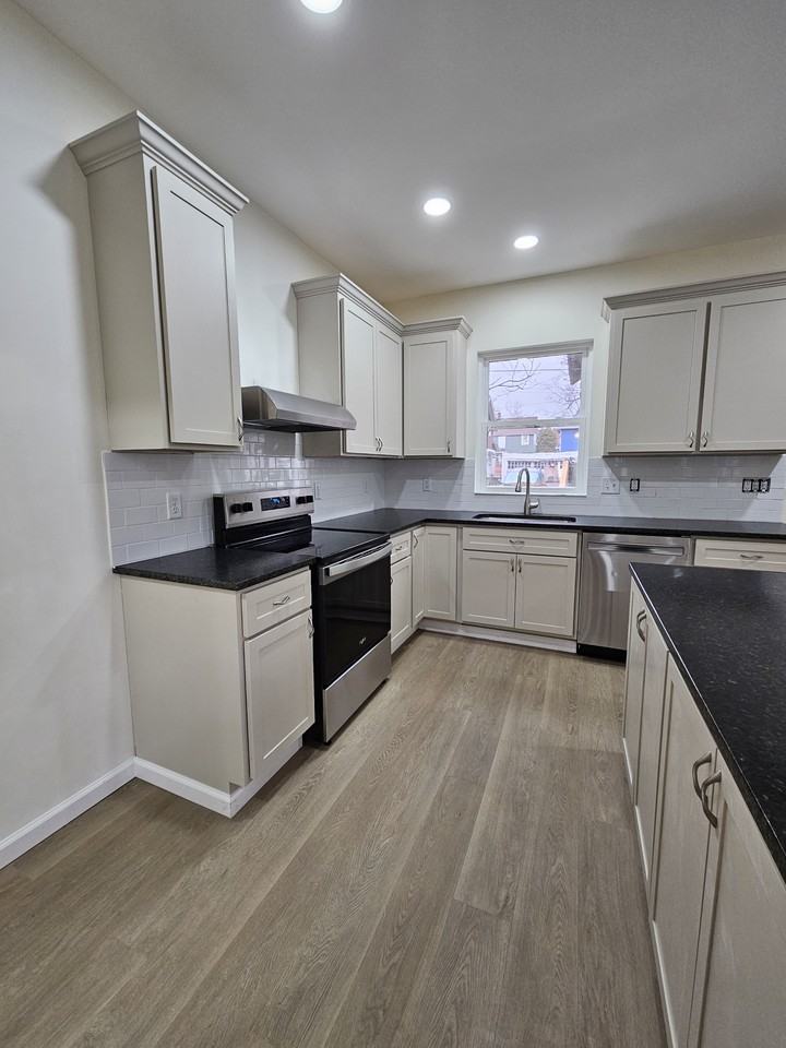 192 E Columbia St #192 - Photo 3 of 11