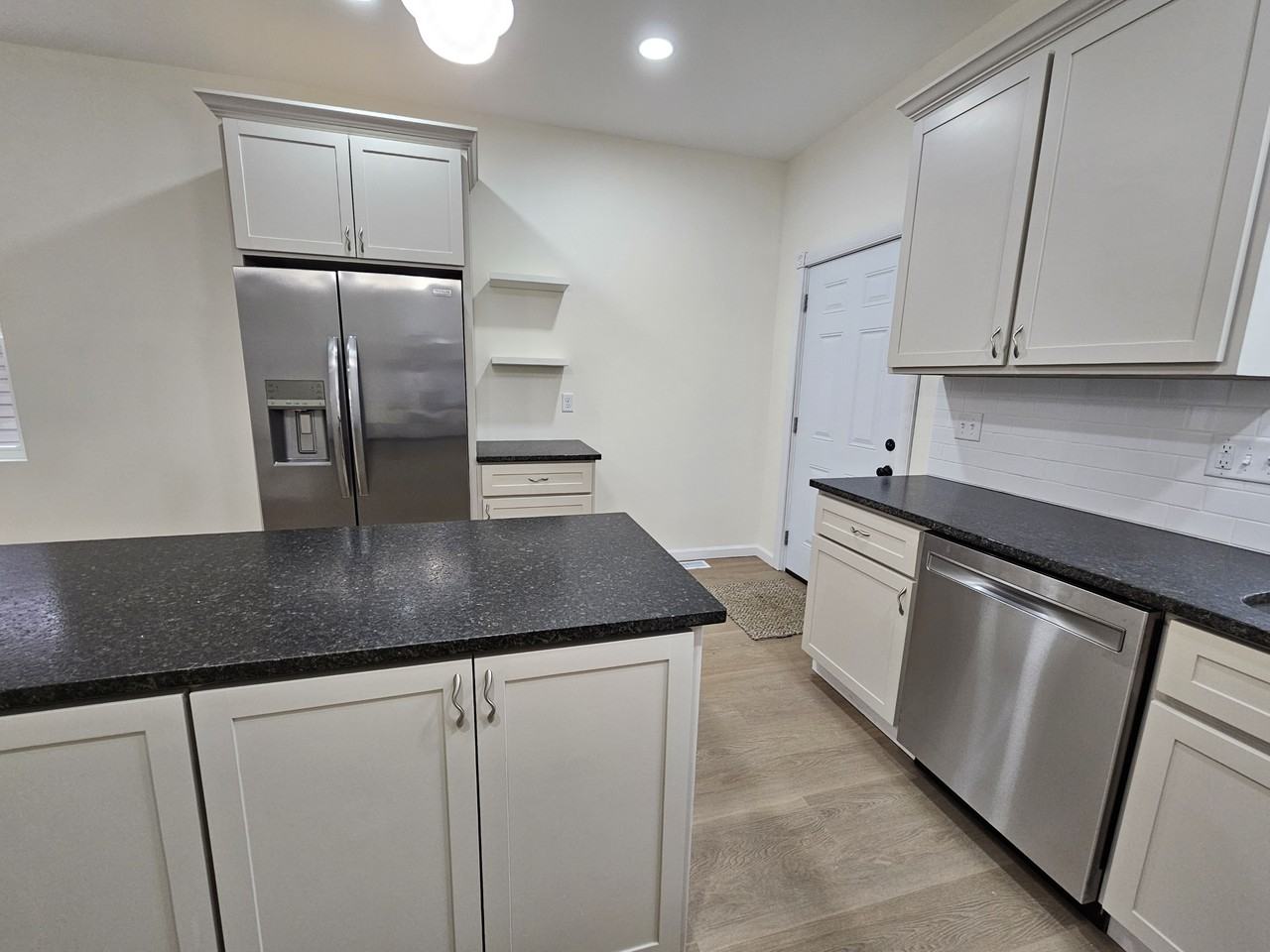 190 E Columbia St #190 - Photo 2 of 13