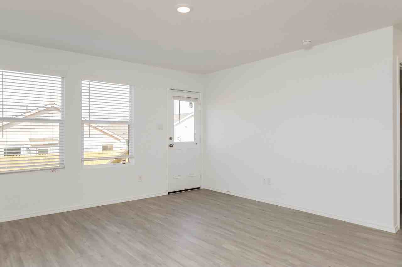 2923 Millikan Dr - Photo 3 of 17