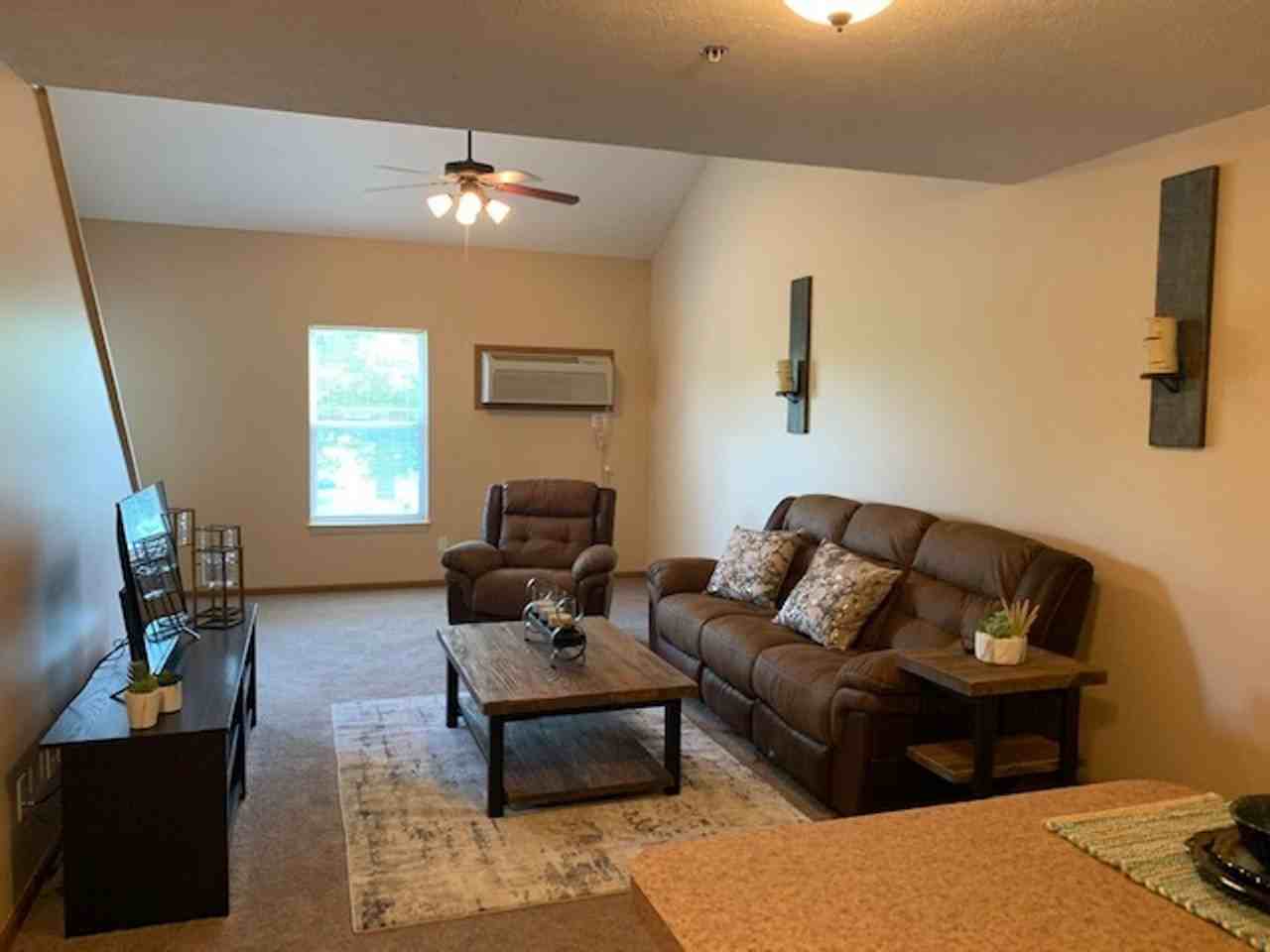 1897 N Hunt St - Photo 5 of 33