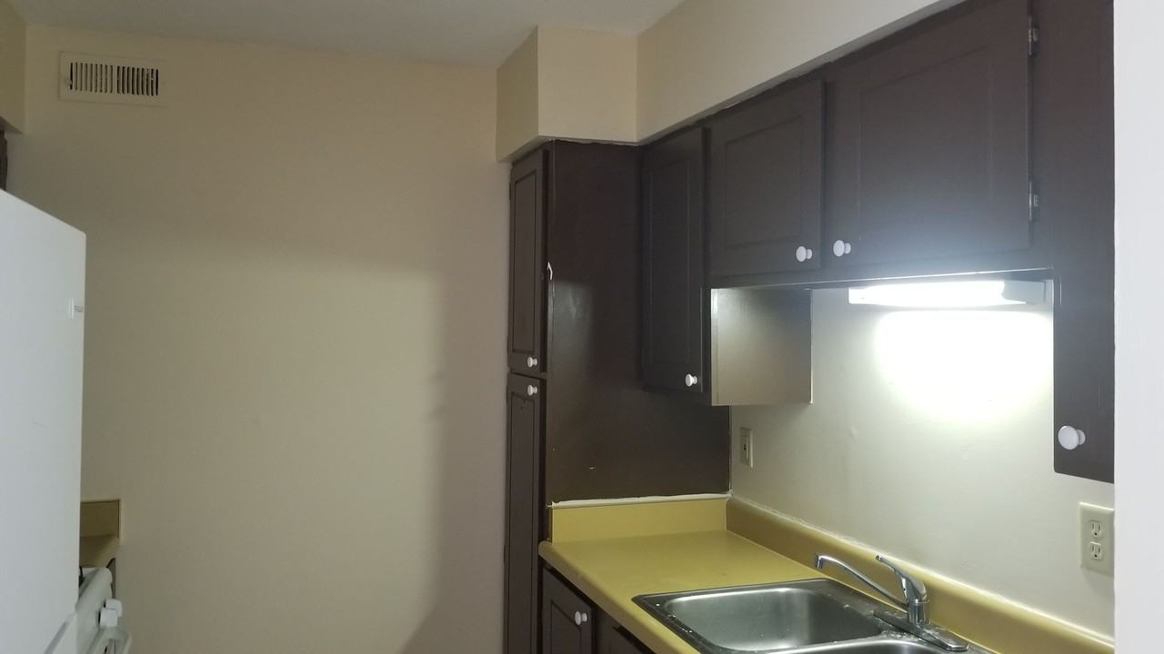 Abbott Acres Apartments - Photo 3 of 6