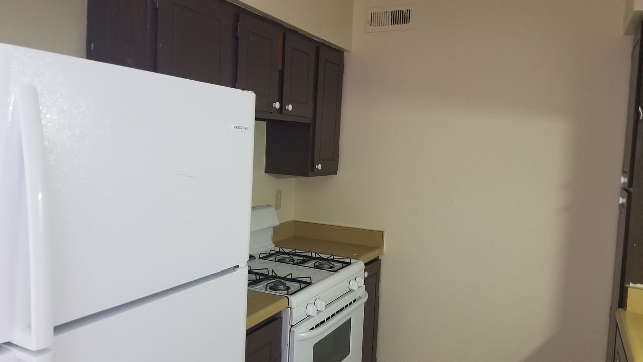 Abbott Acres Apartments - Photo 2 of 6