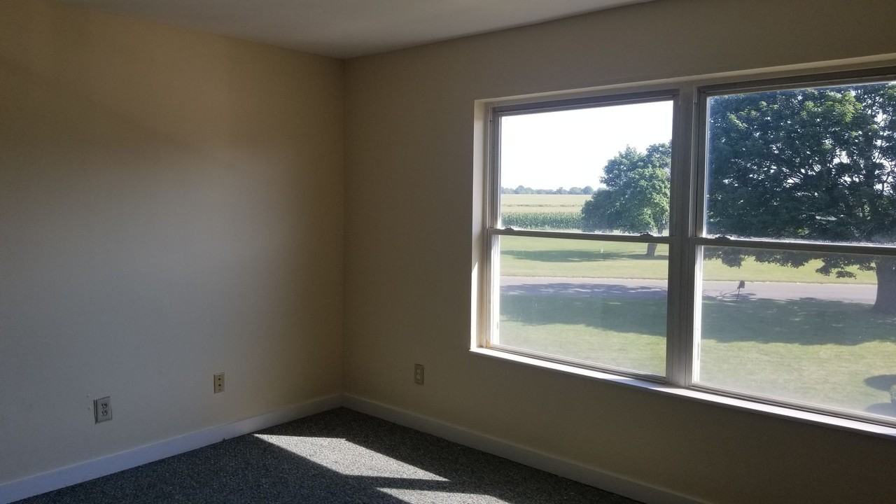 Abbott Acres Apartments - Photo 4 of 6