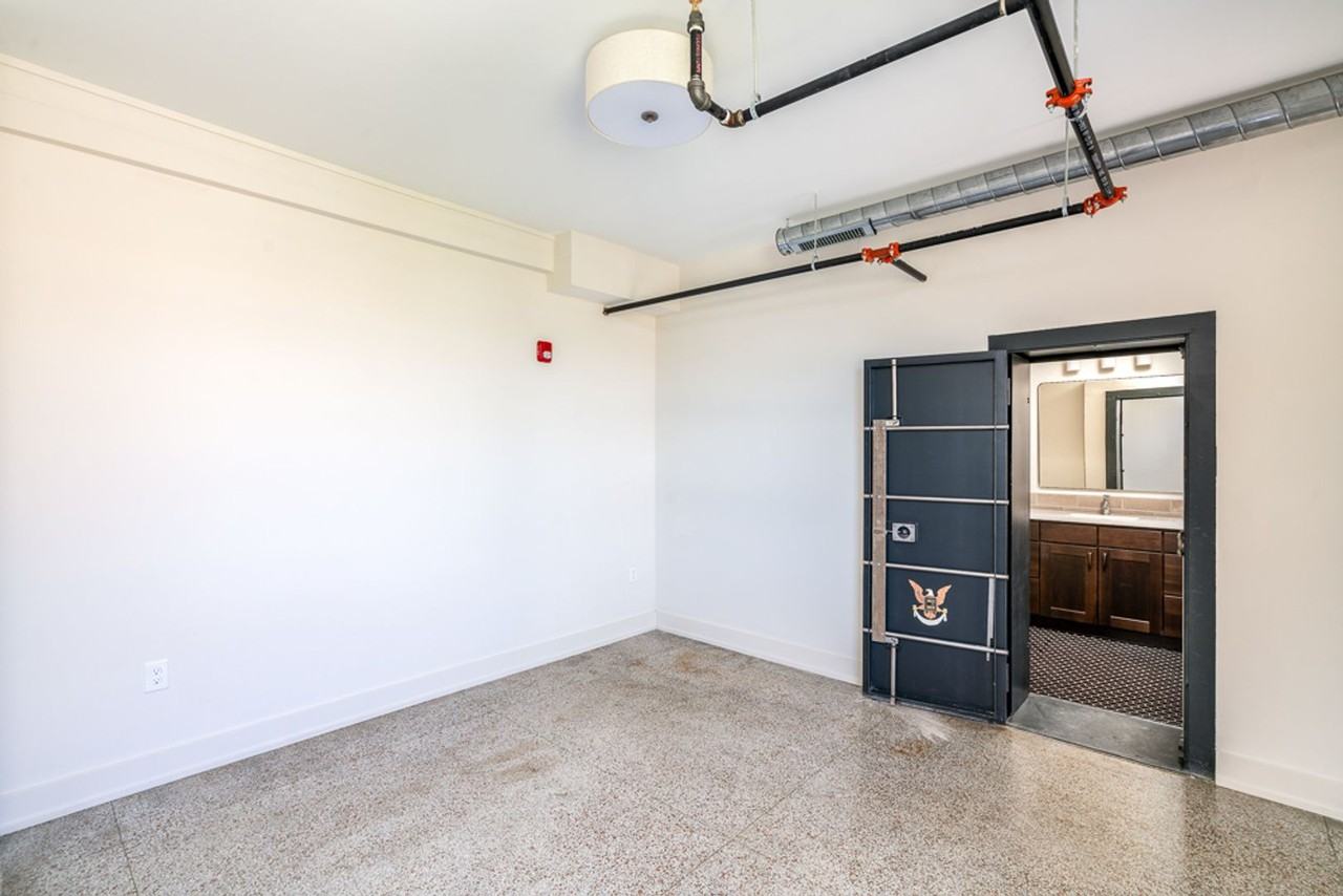875 Michigan Ave - Photo 4 of 26