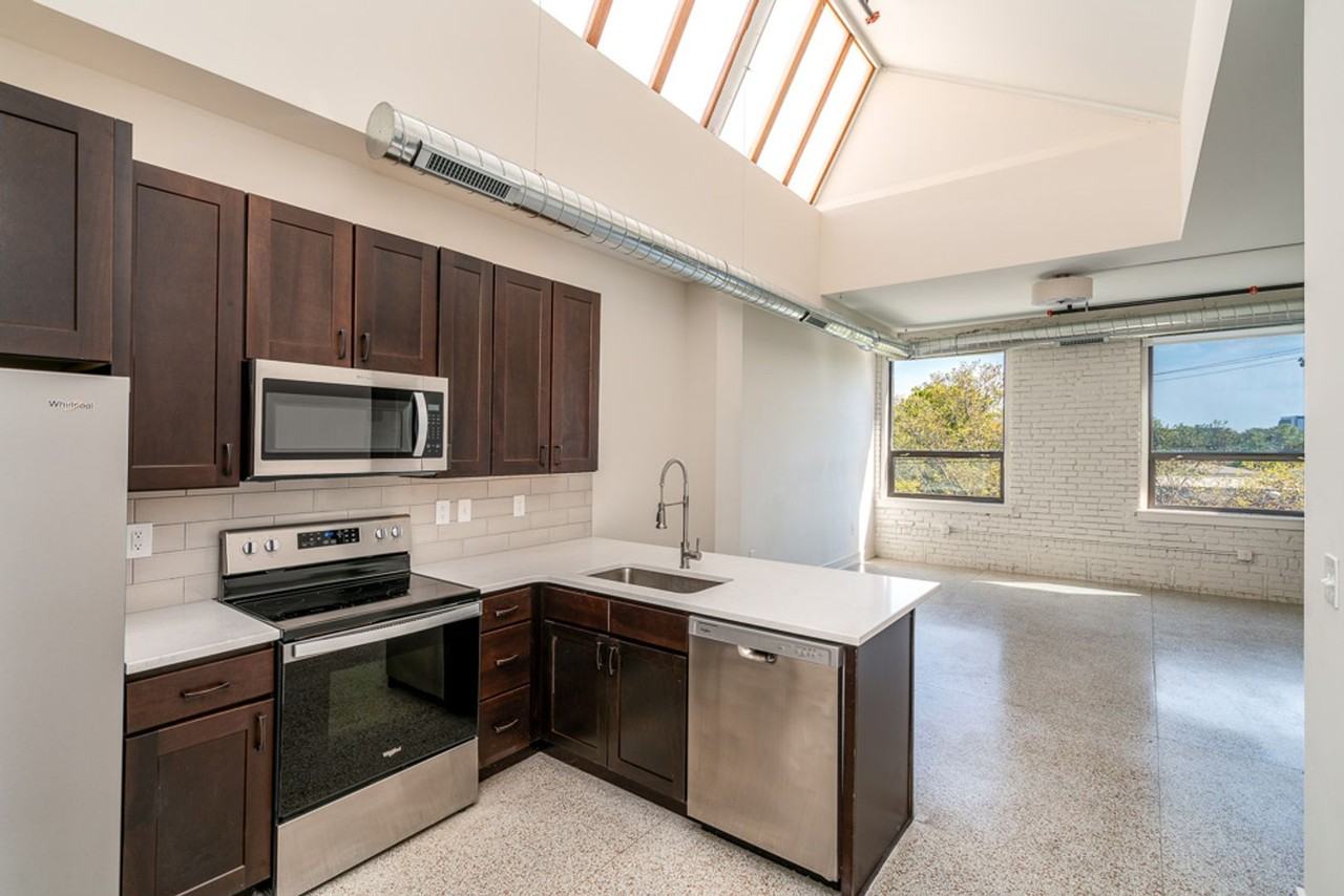 875 Michigan Ave - Photo 5 of 26