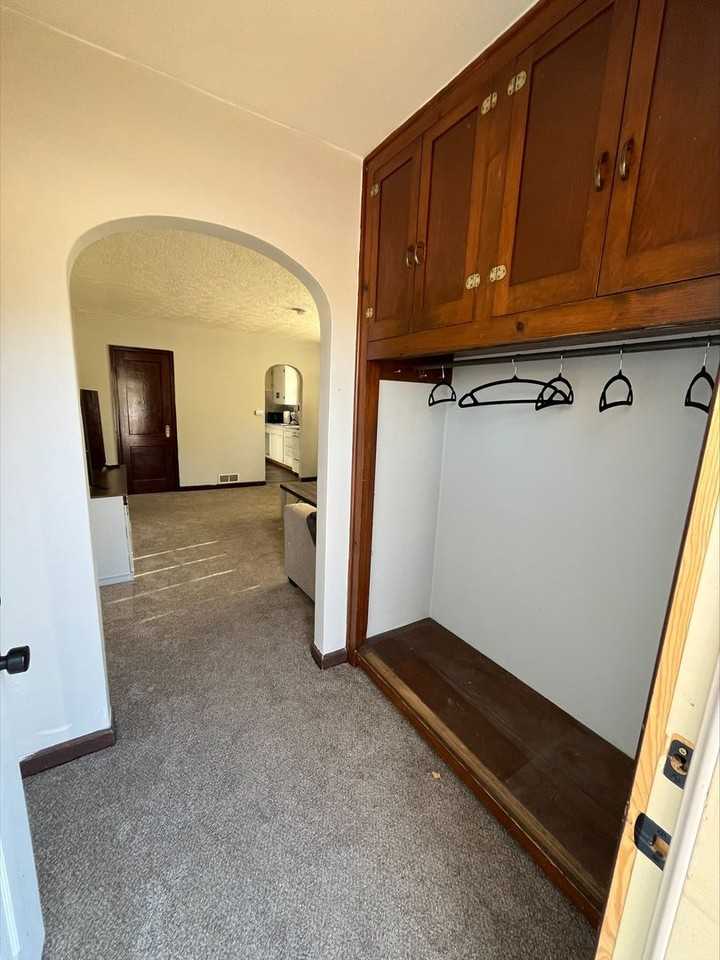 1412 S Cliff Ave - Photo 2 of 10