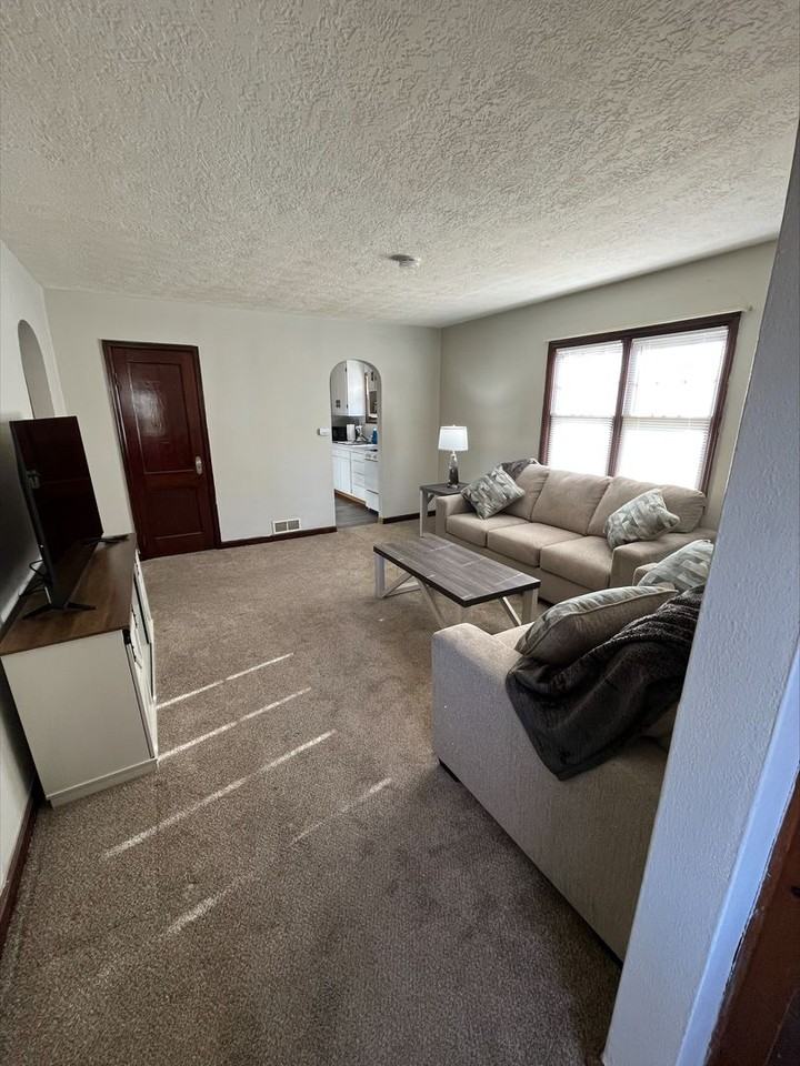 1412 S Cliff Ave - Photo 3 of 10