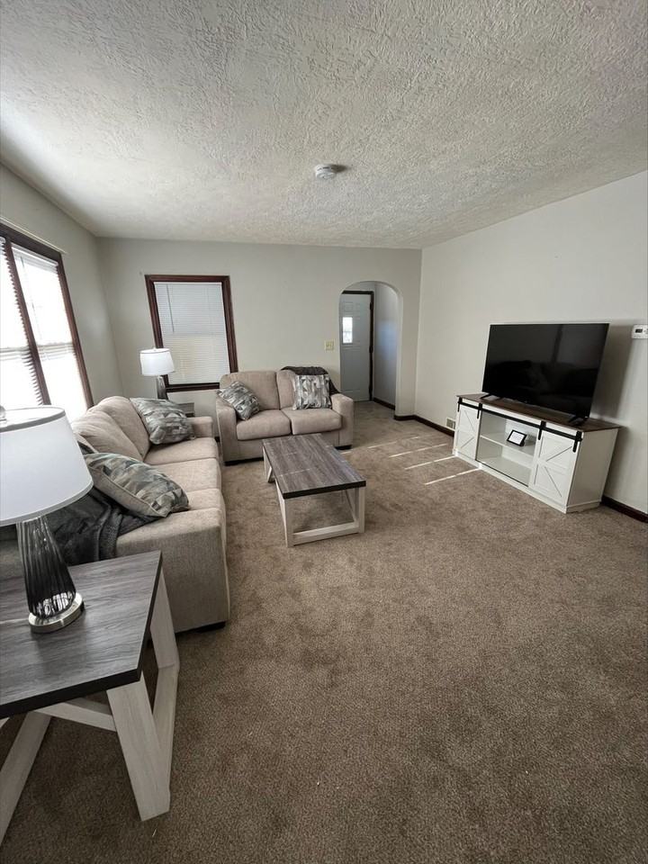 1412 S Cliff Ave - Photo 4 of 10