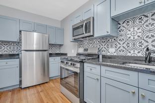 317-325 W Calendar - Photo 1 of 1