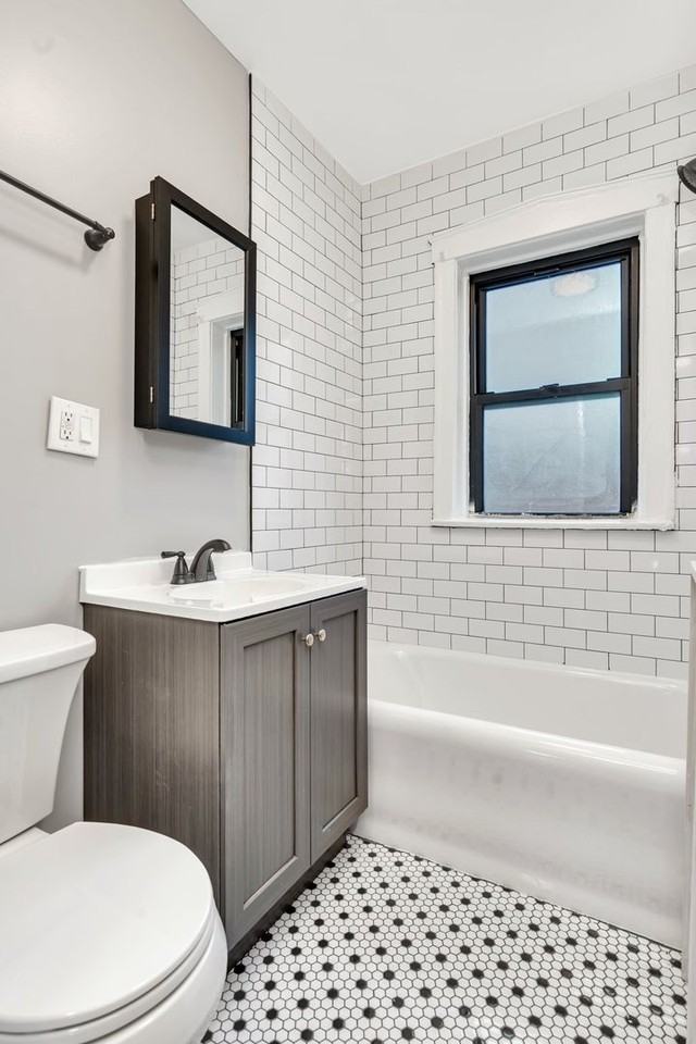 317-325 W Calendar - Photo 6 of 19