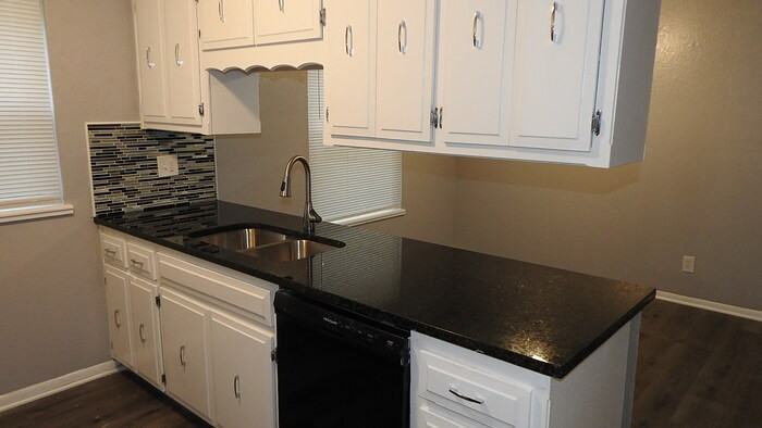 5018 N Topping Ave - Photo 3 of 31