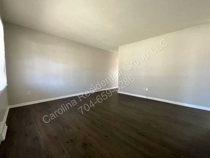 4903 Highlake Dr - Photo 2 of 15