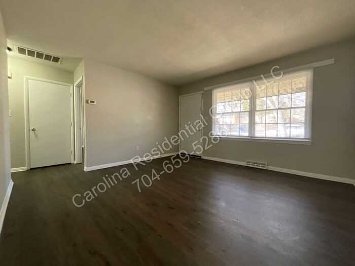 4903 Highlake Dr - Photo 3 of 15