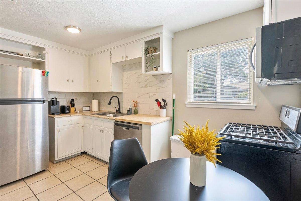 343 E Lambourne Ave Unit D - Photo 3 of 10