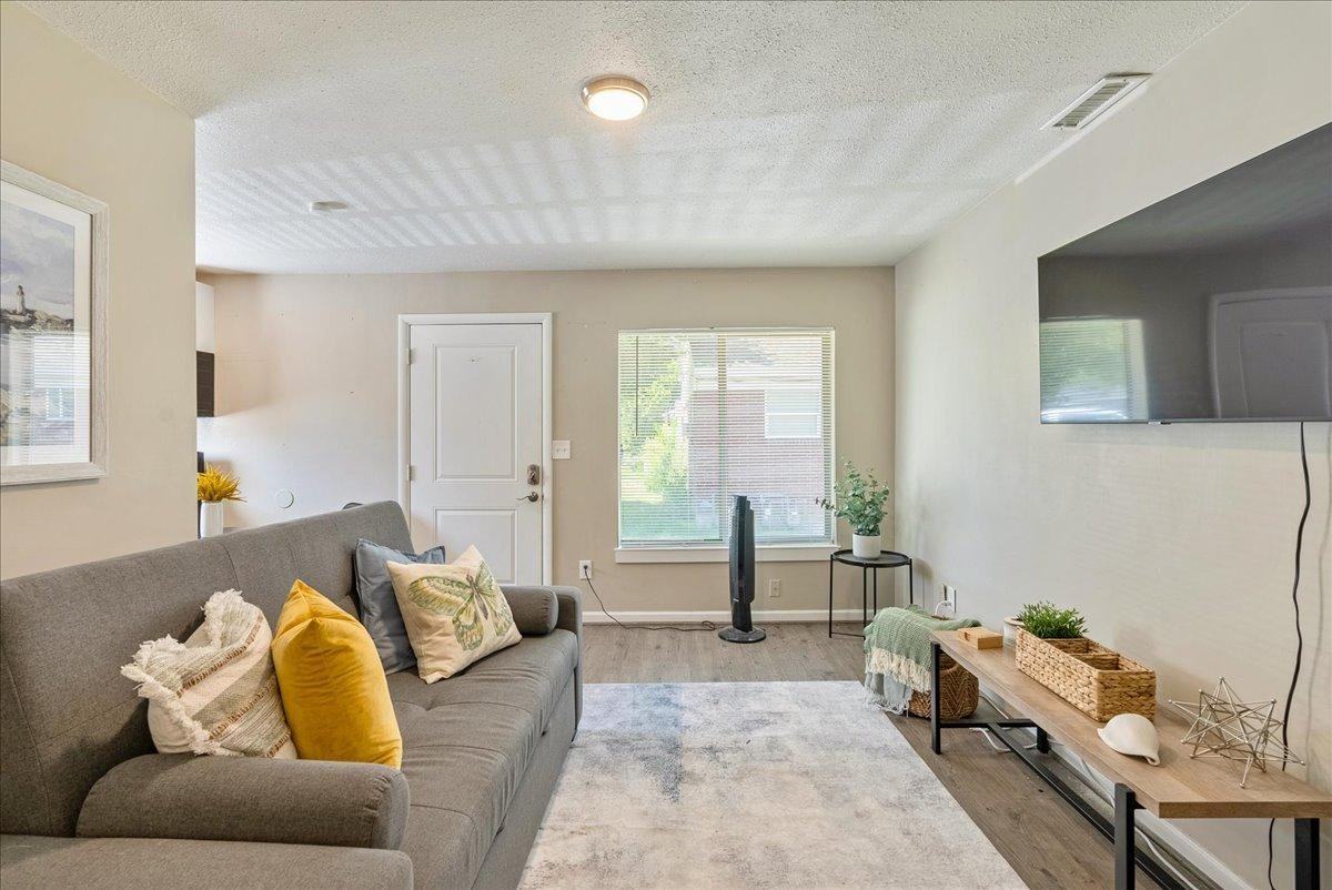 343 E Lambourne Ave Unit D - Photo 5 of 10