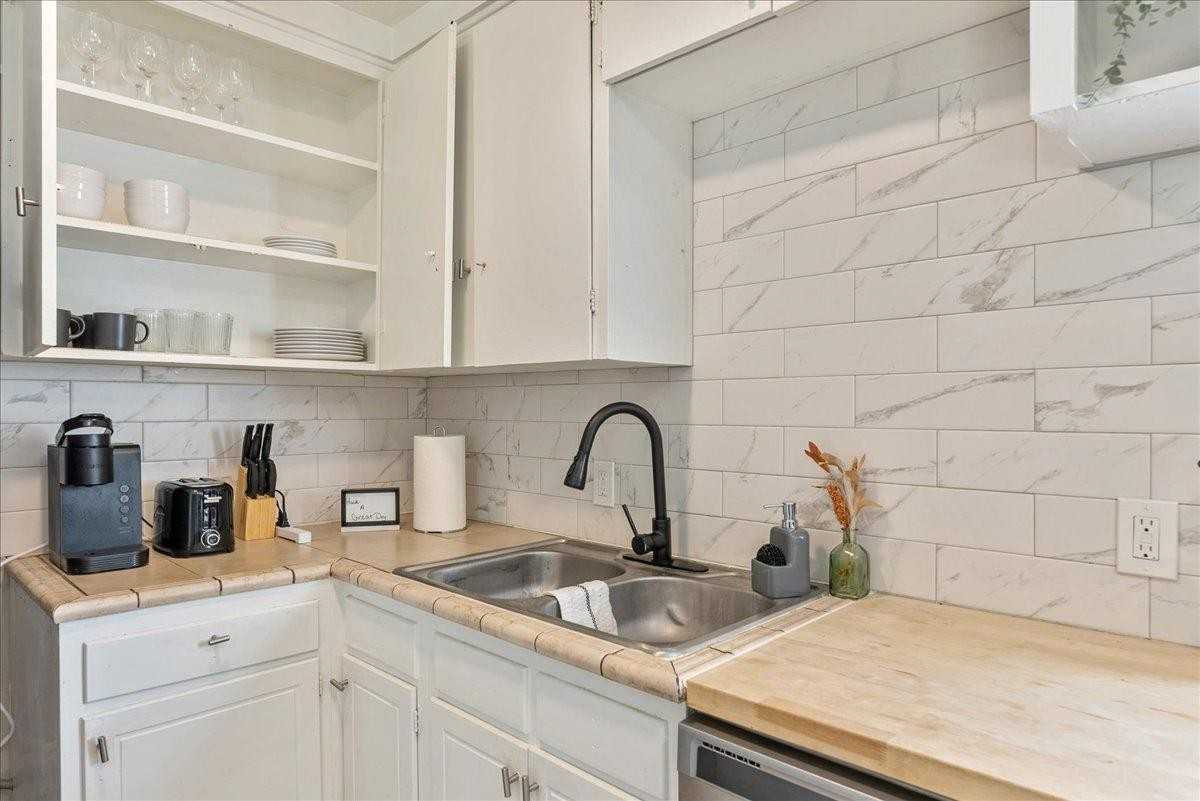 343 E Lambourne Ave Unit D - Photo 6 of 10