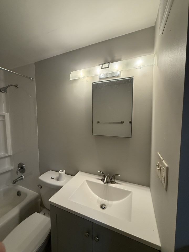 80 New Britain Ave #1E - Photo 2 of 8