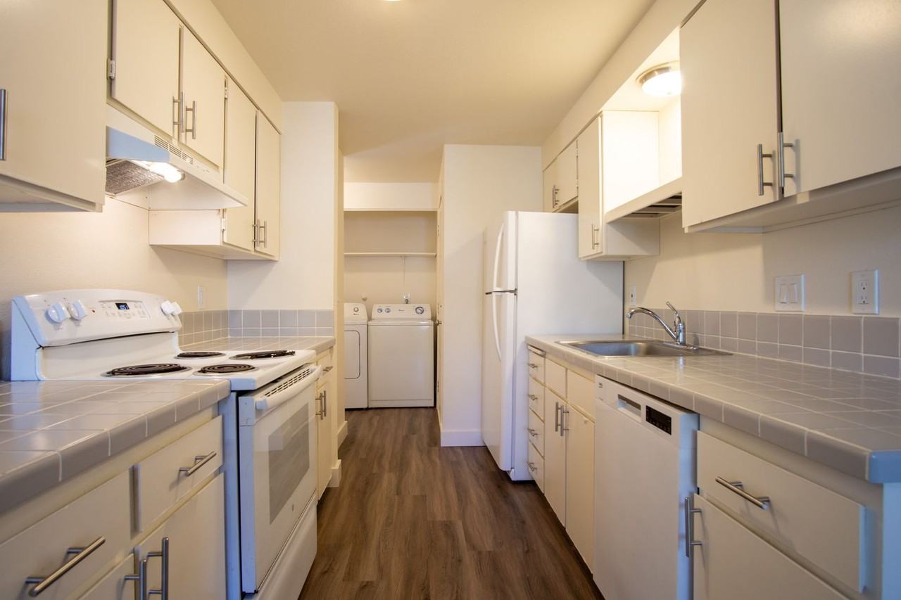 147A - Park Place Apartments - Photo 7 of 42