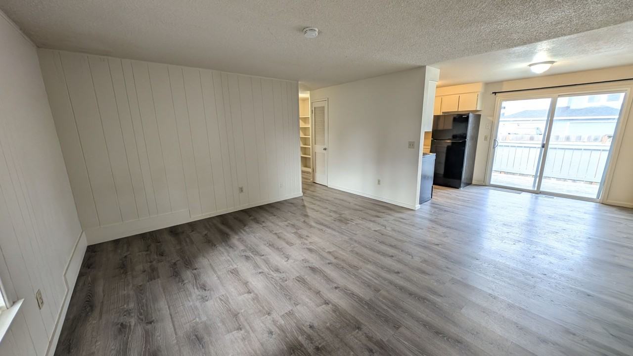 1360 S Ivy St - Photo 2 of 14