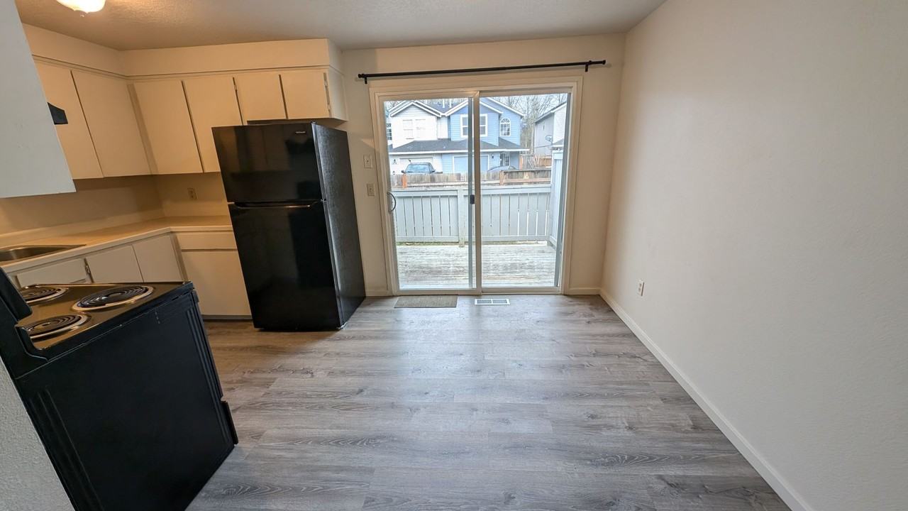 1360 S Ivy St - Photo 5 of 14