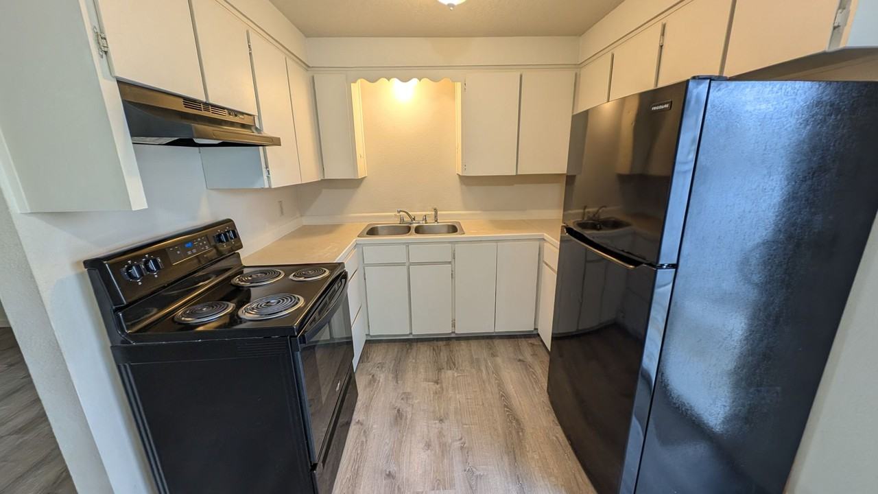 1360 S Ivy St - Photo 6 of 14