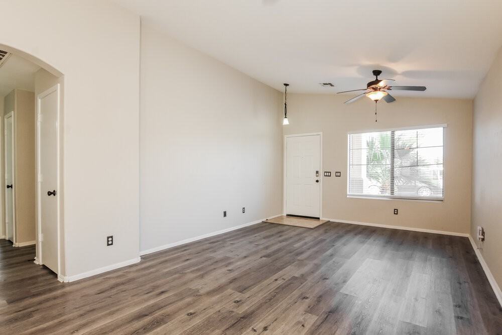 1105 E Nardini St - Photo 3 of 16