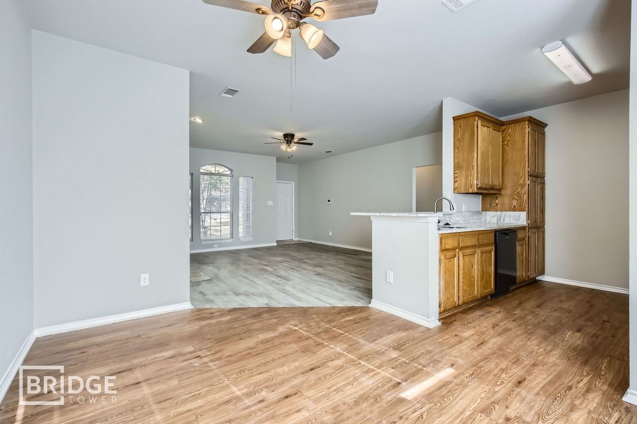 7632 Craig St - Photo 4 of 17