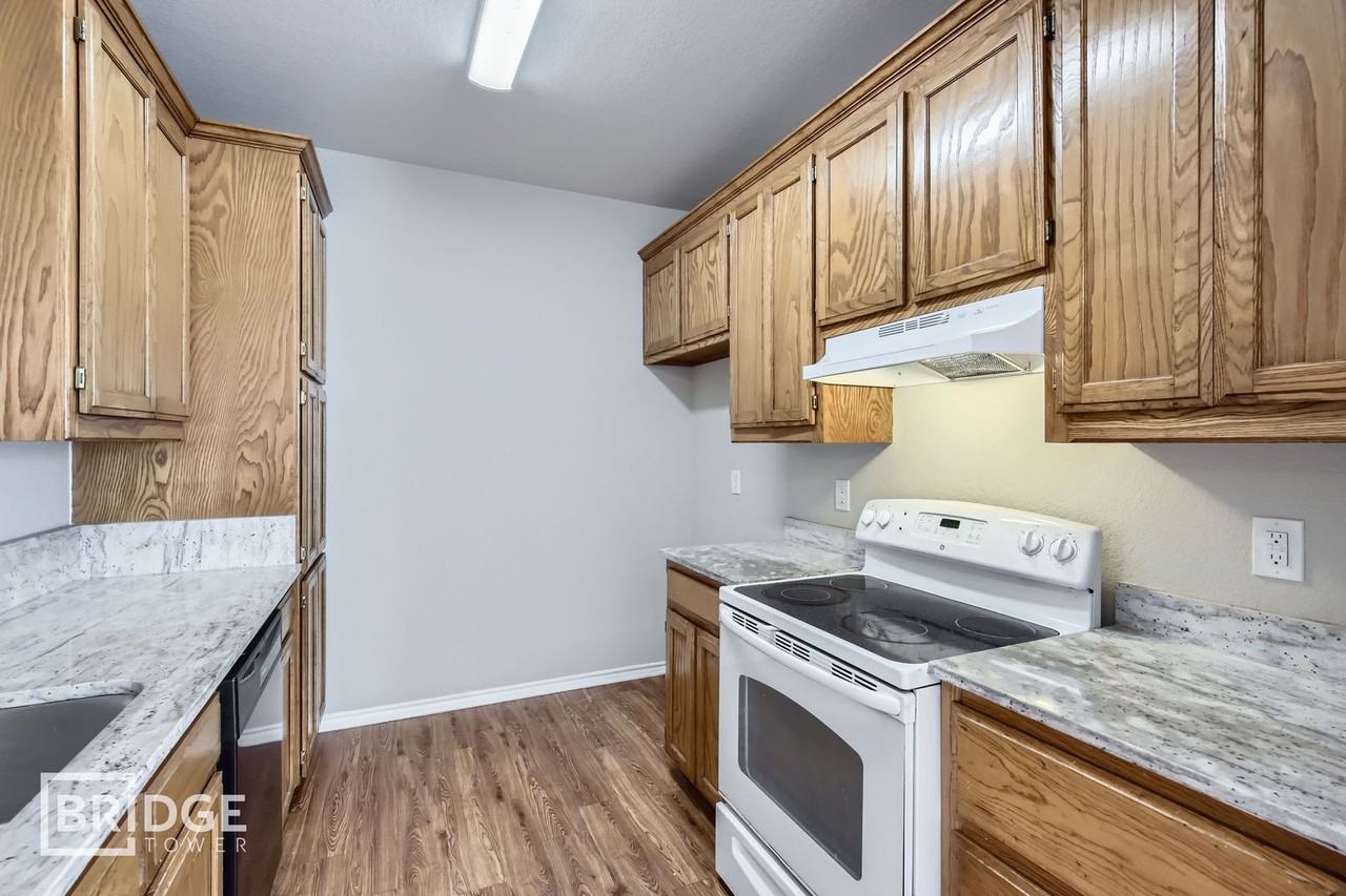 7632 Craig St - Photo 5 of 17