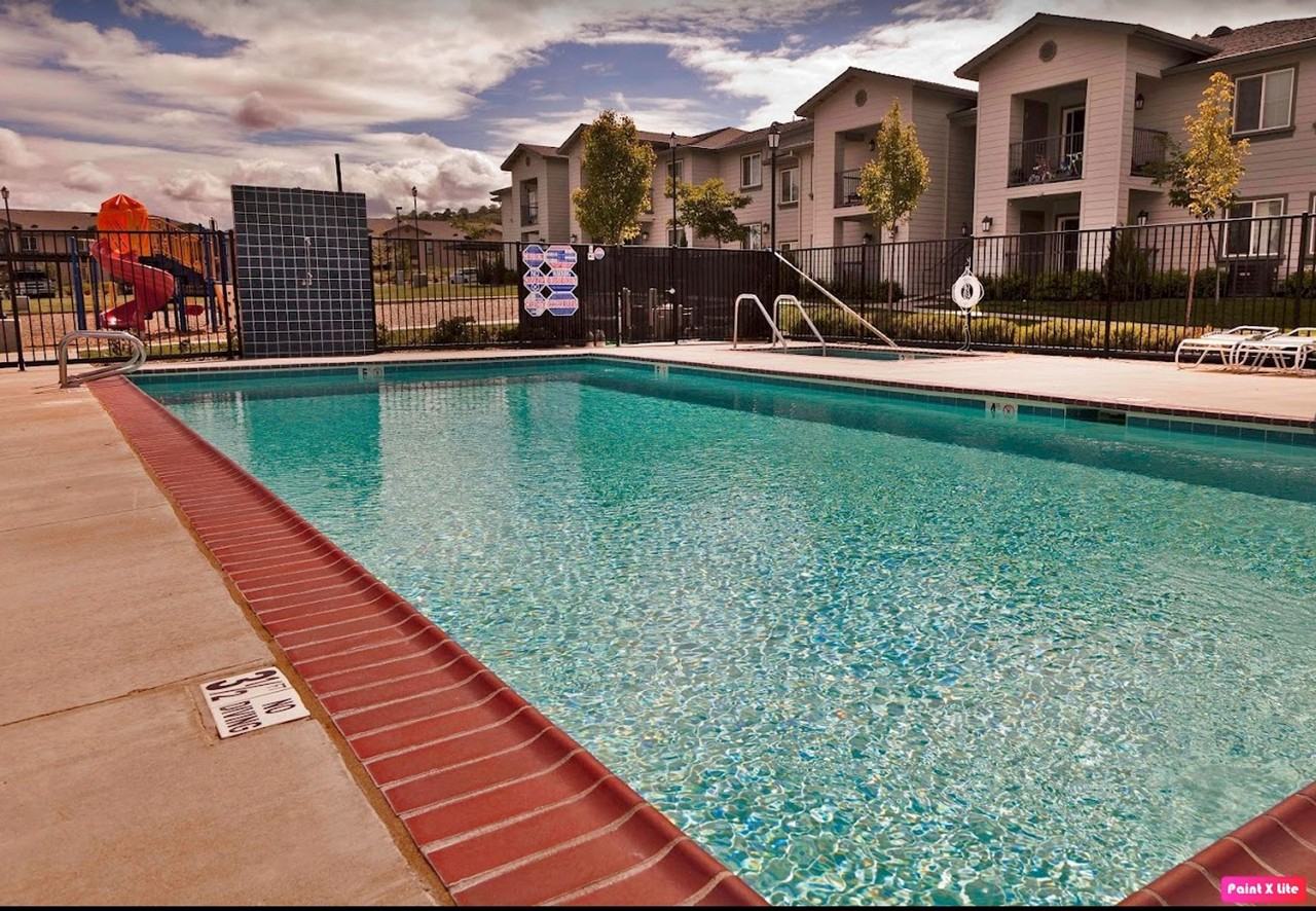 Shasta Courtyards - Photo 3 of 17